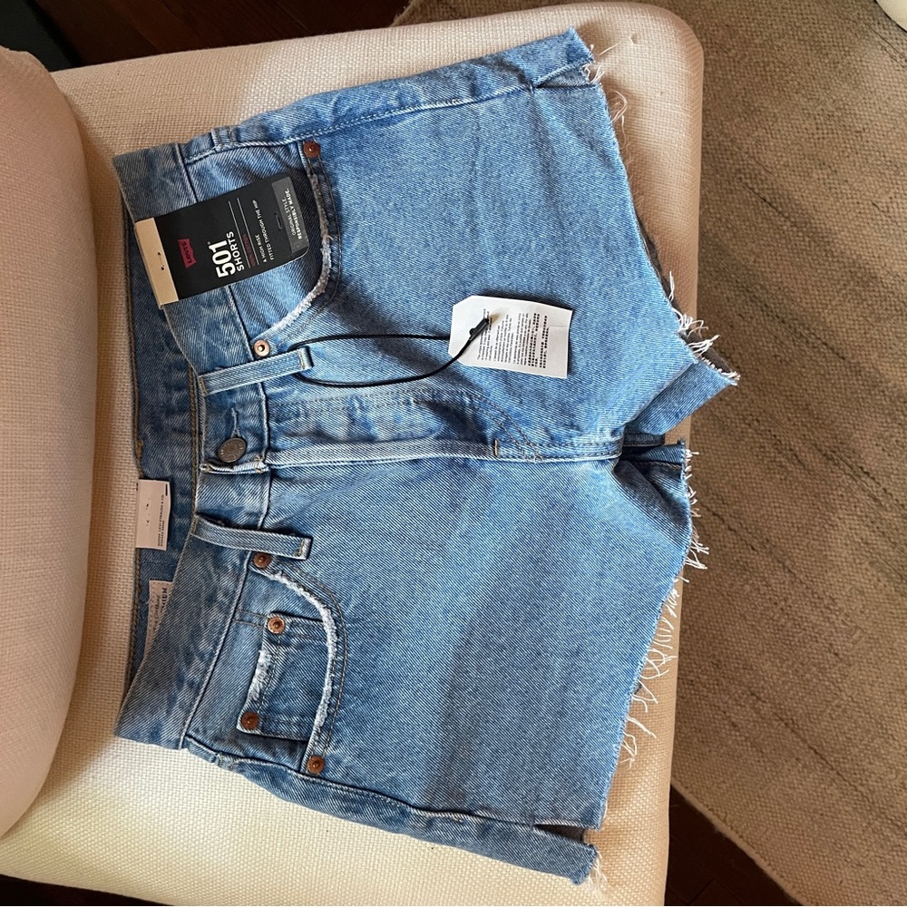Levi’s 501 Jean Shorts - Picture 7 of 7